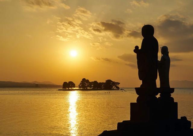 Tramonto sull'isola di Yomegahama