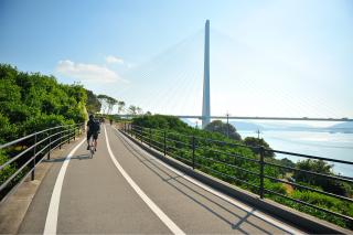 In bicicletta lungo lo Shimanami Kaido