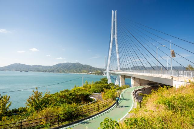 In bicicletta lungo lo Shimanami Kaido