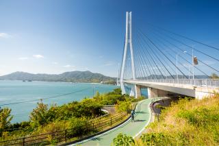 In bicicletta lungo lo Shimanami Kaido