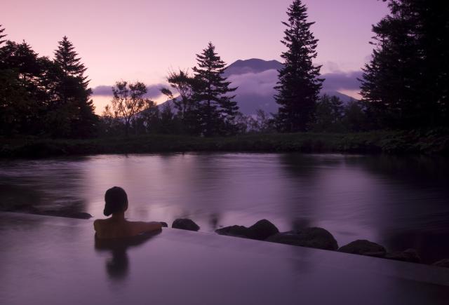 Relax in onsen, Niseko