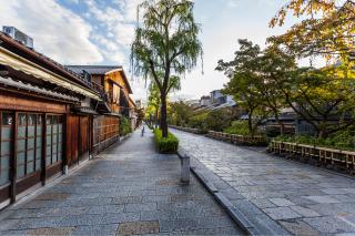 Per i vicoli di Kyoto in bicicletta