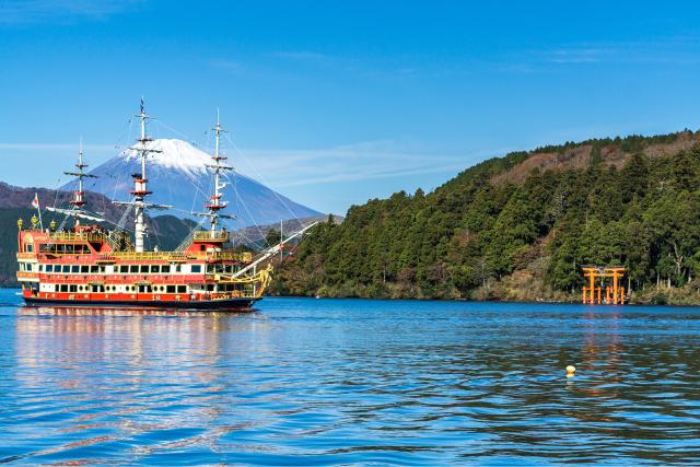 Nave da crociera, lago Ashi