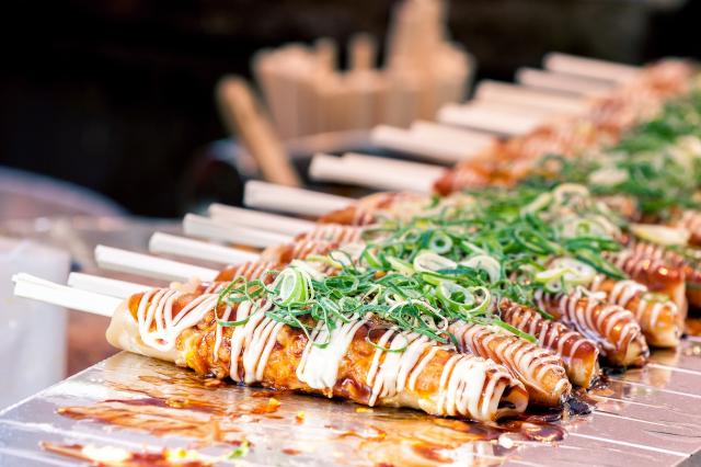 Provate il cibo di strada giapponese al mercato di Nishiki