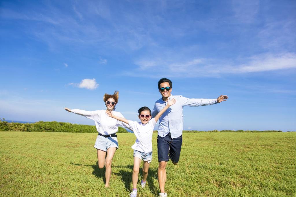 Famiglia in vacanza estiva in Giappone